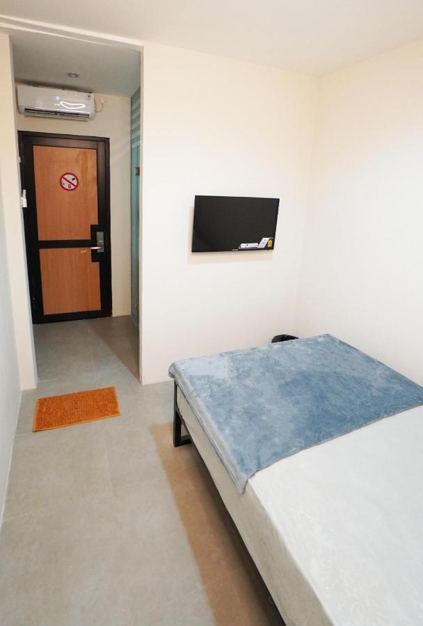Hostel 18 Pasangan Butuh Surat Nikah Бандунг Экстерьер фото