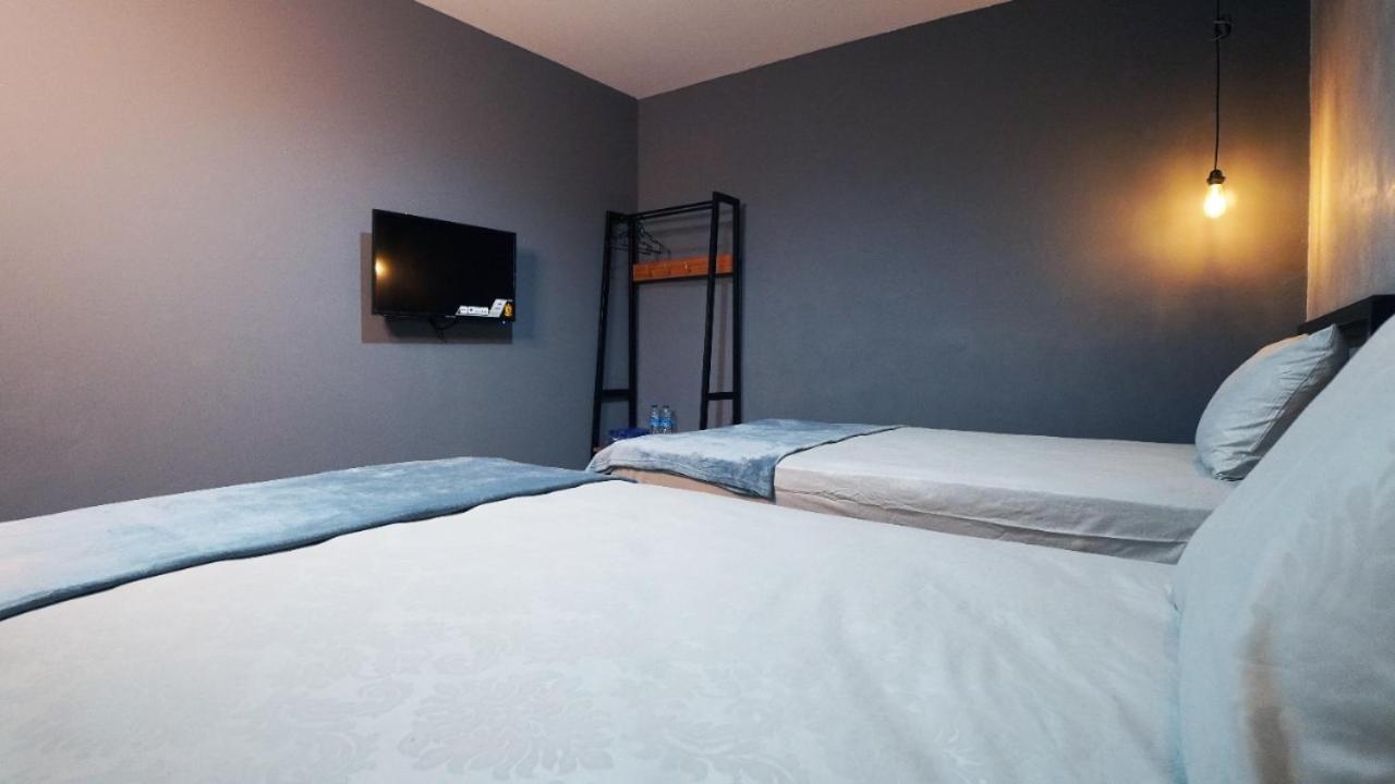Hostel 18 Pasangan Butuh Surat Nikah Бандунг Экстерьер фото